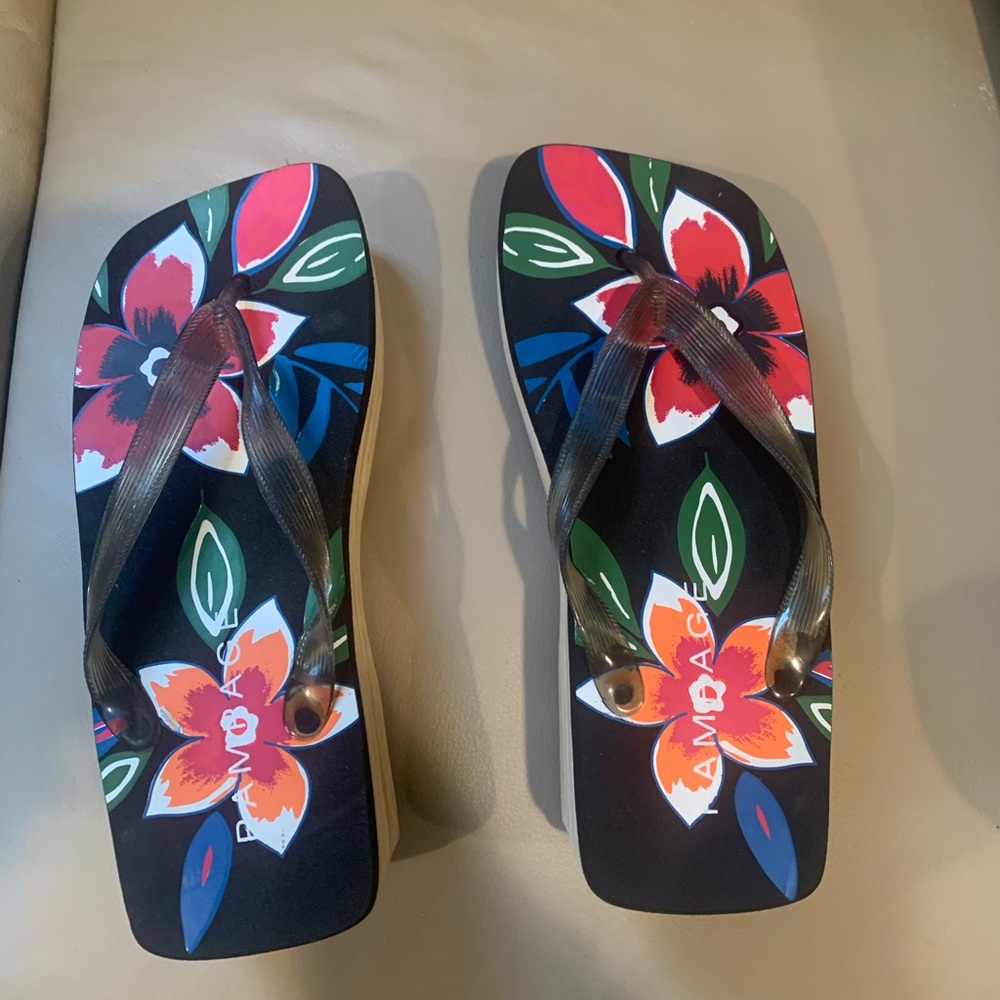 Geta slip on sandals